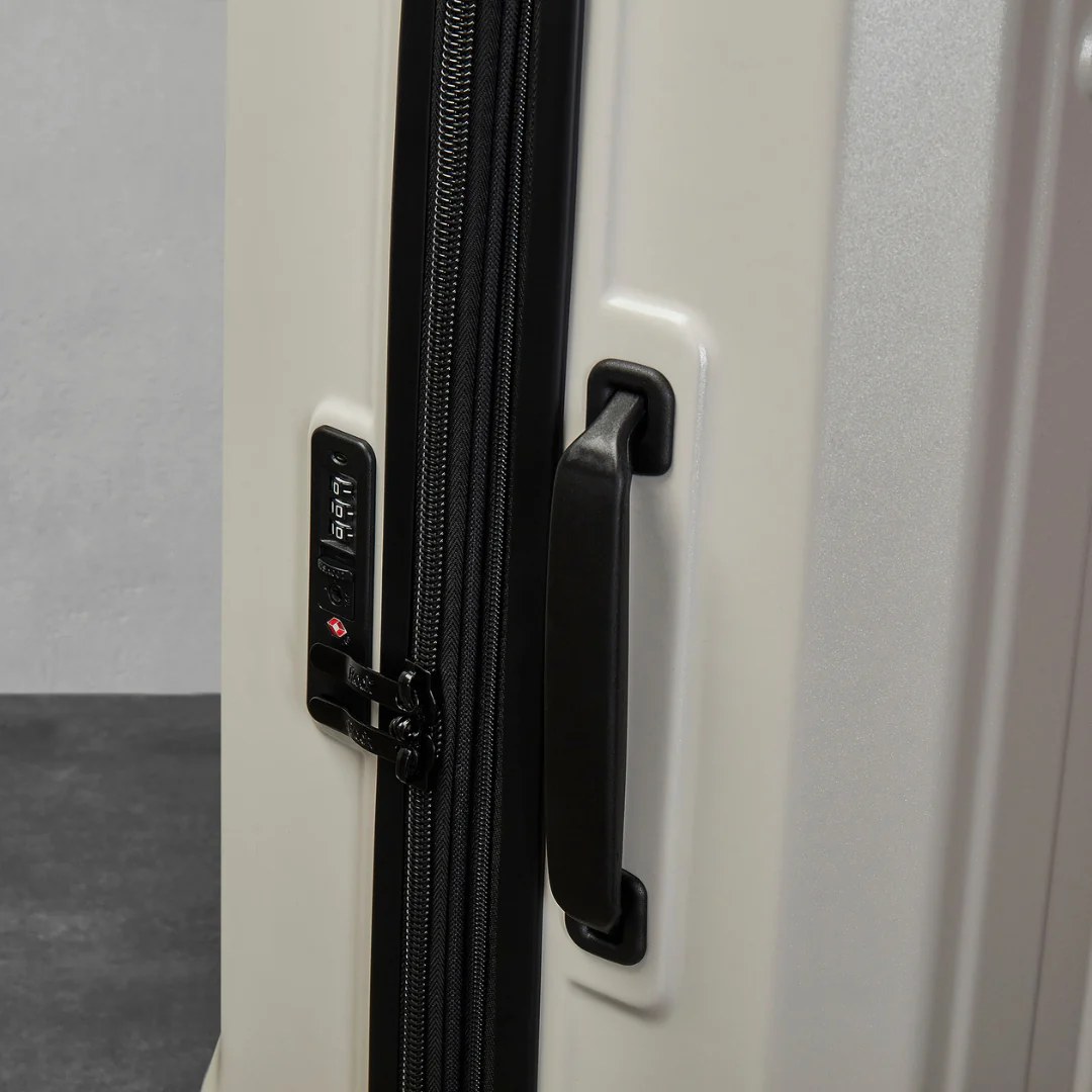 Alpine Medium Suitcase in White - Image 7
