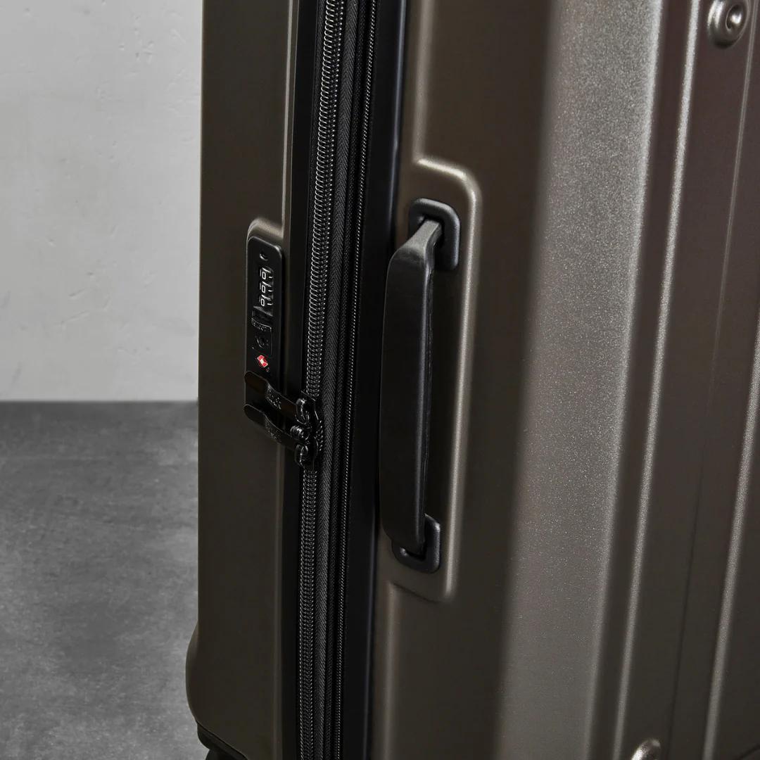 Alpine Set of 3 Suitcases in Charcoal - Image 7