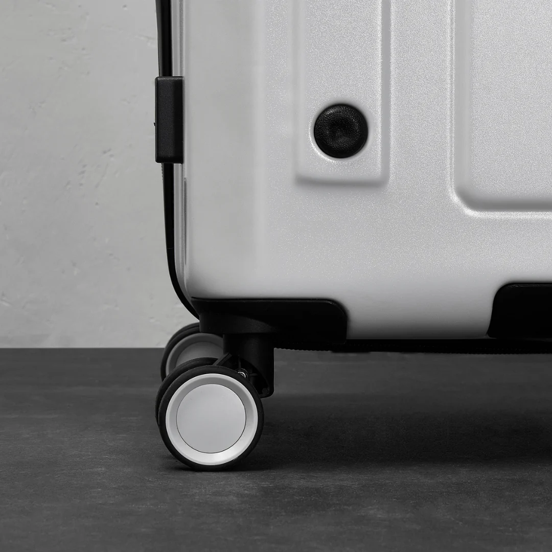 Alpine Set of 3 Suitcases in White - Image 5