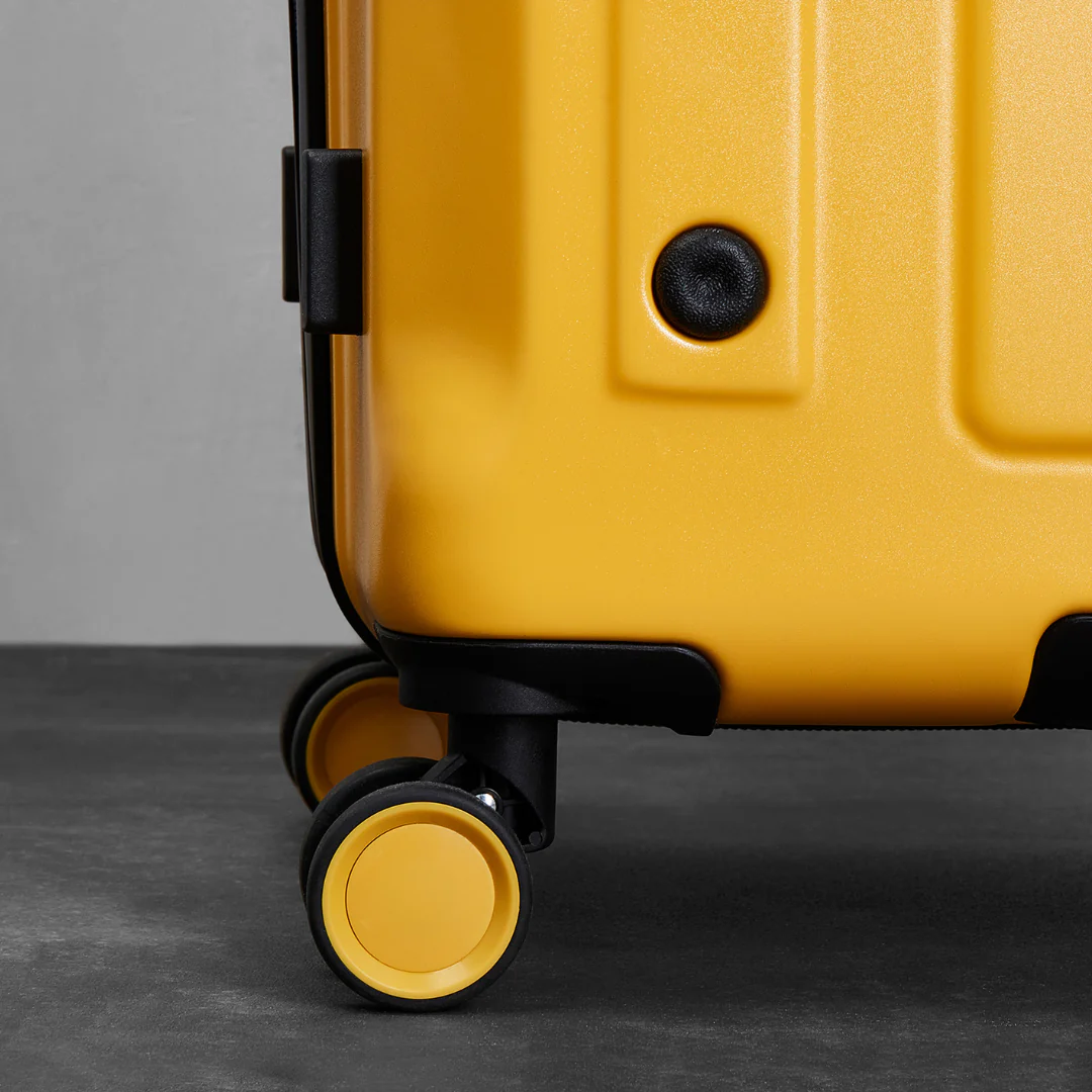 Alpine Set of 3 Suitcases in Yellow - Image 5
