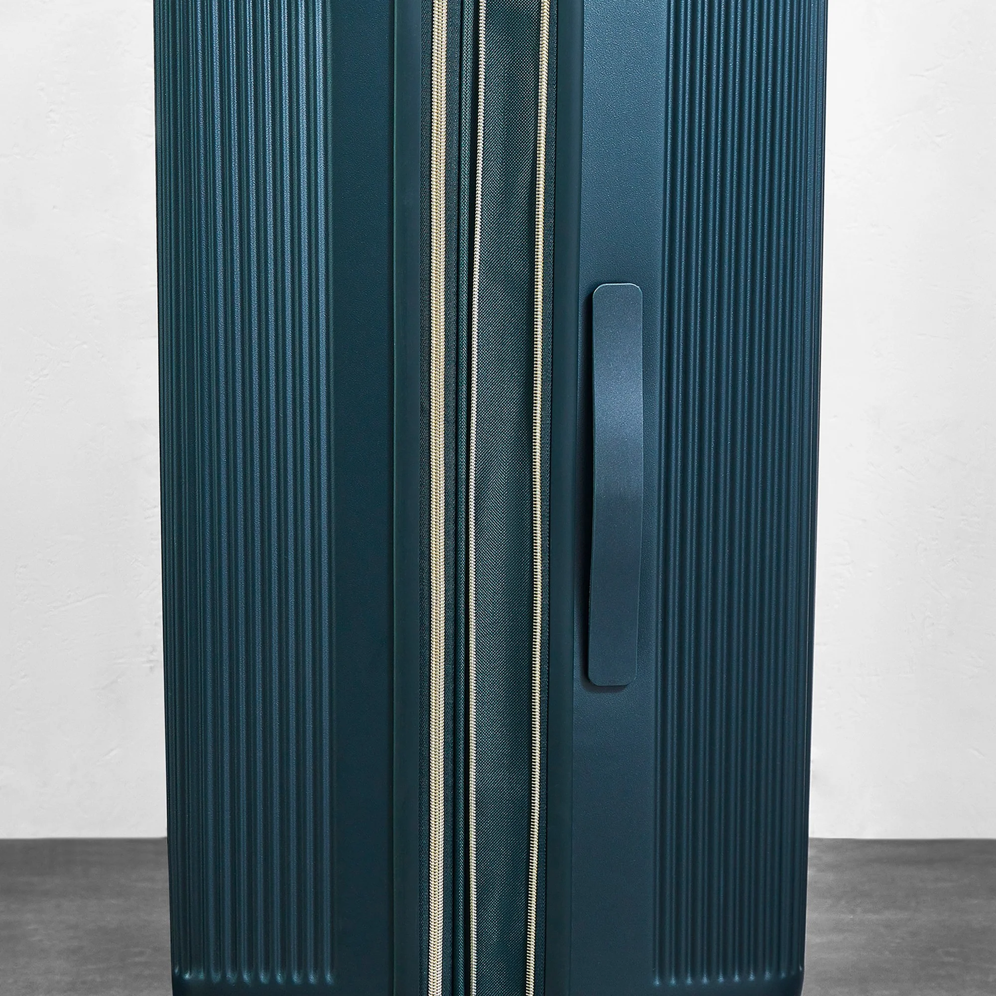 Aria Medium Suitcase in Dark Green + Gold - Image 4