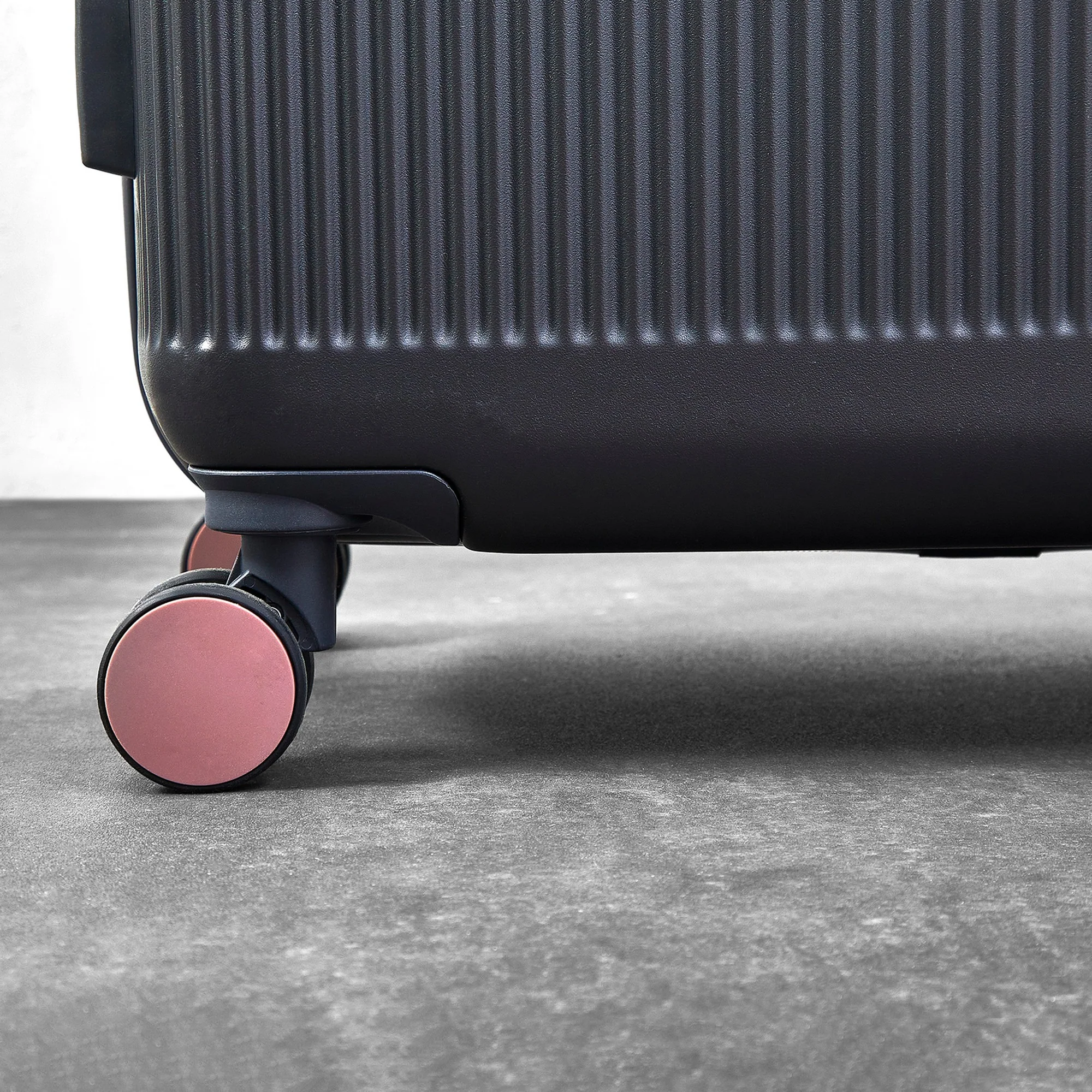 Aria Set of 3 Suitcases in Charcoal + Rose Gold - Image 4