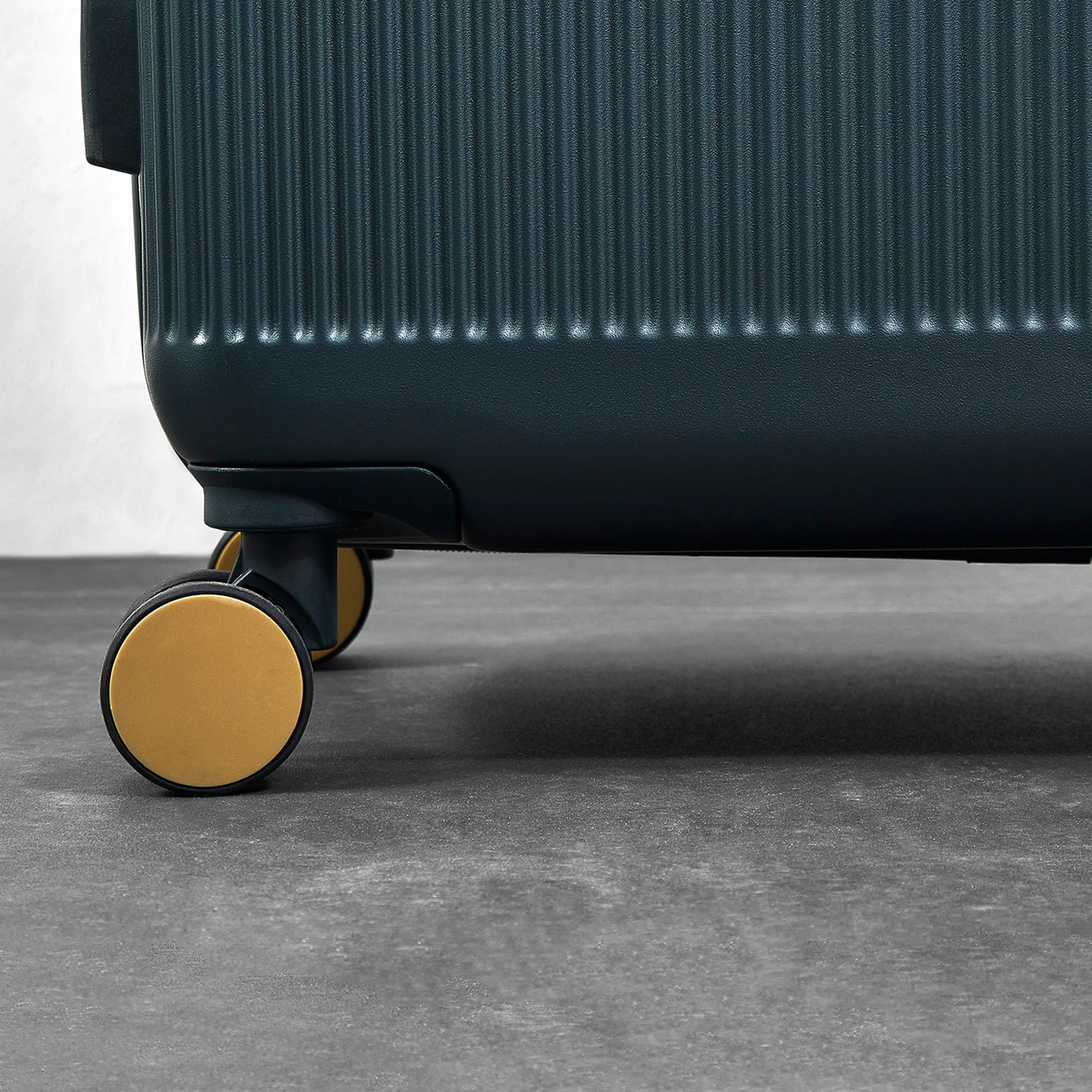 Aria Set of 3 Suitcase in Dark Green + Gold - Image 4
