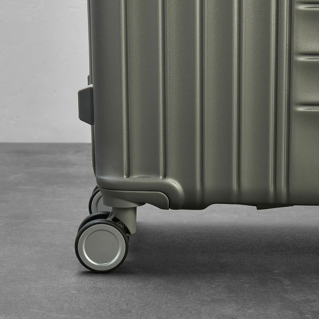 Aspen Small Suitcase in Charcoal - Image 4