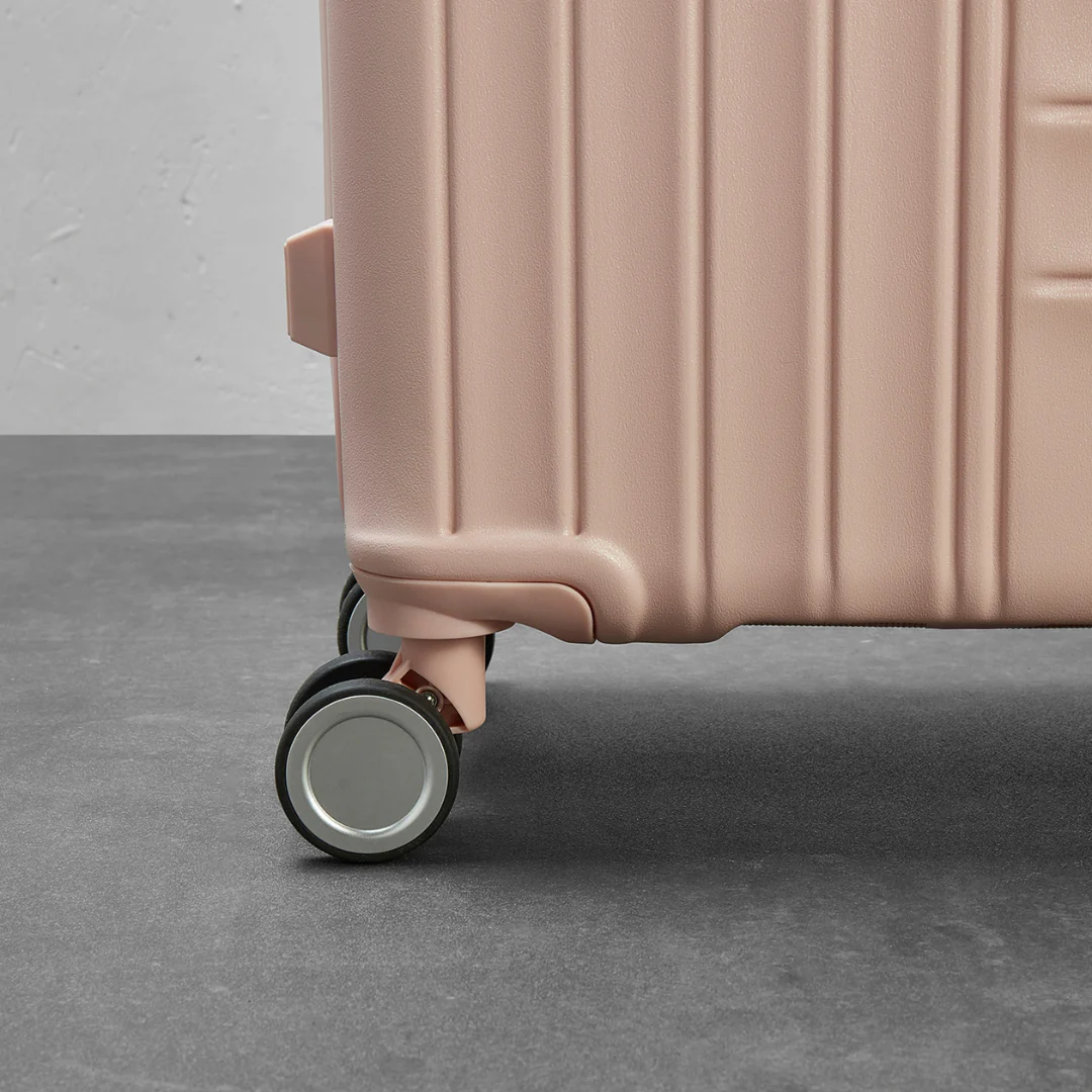 Aspen Small Suitcase in Pink - Image 4