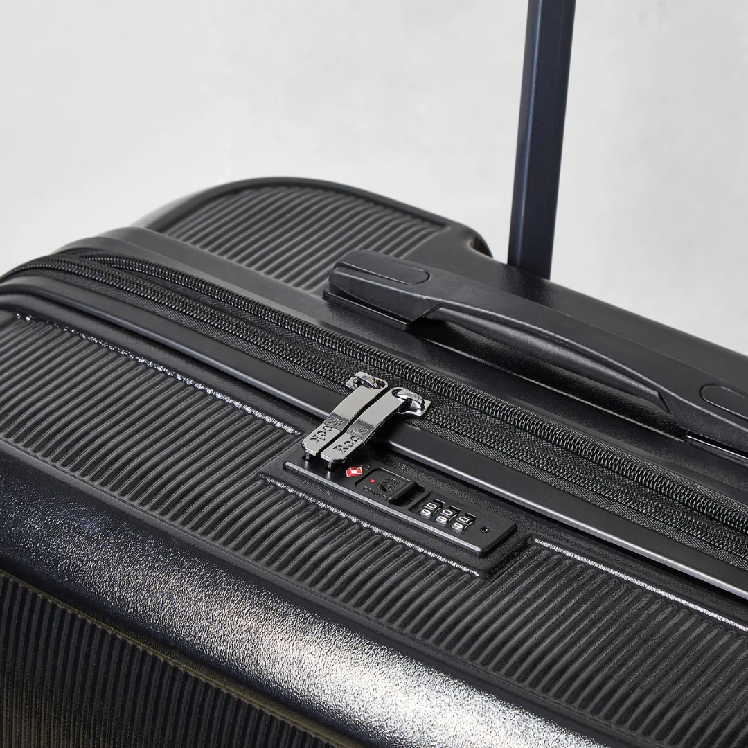 Austin Medium Suitcase in Black - Image 4