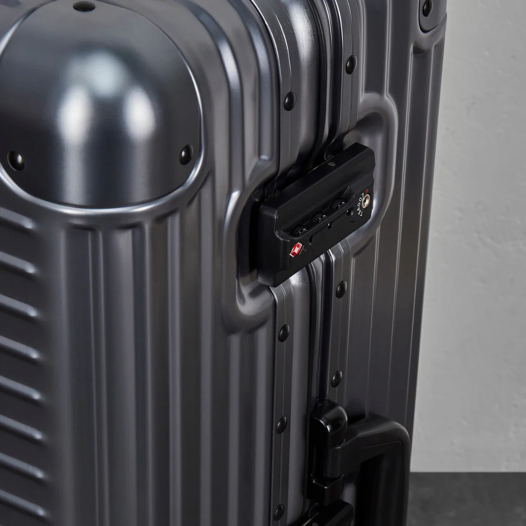 Axel Medium Suitcase in Gunmetal - Image 6