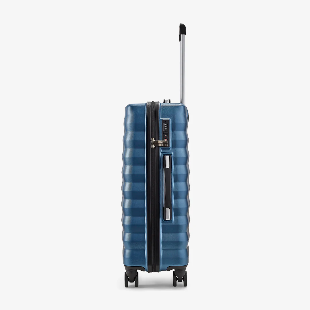 Berlin Medium Suitcase in Blue - Image 3