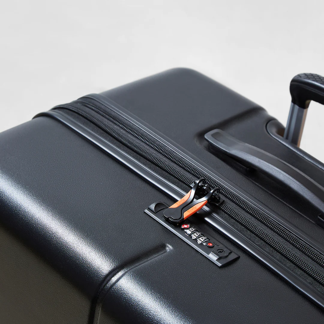 Genesis Medium Suitcase in Black - Image 6