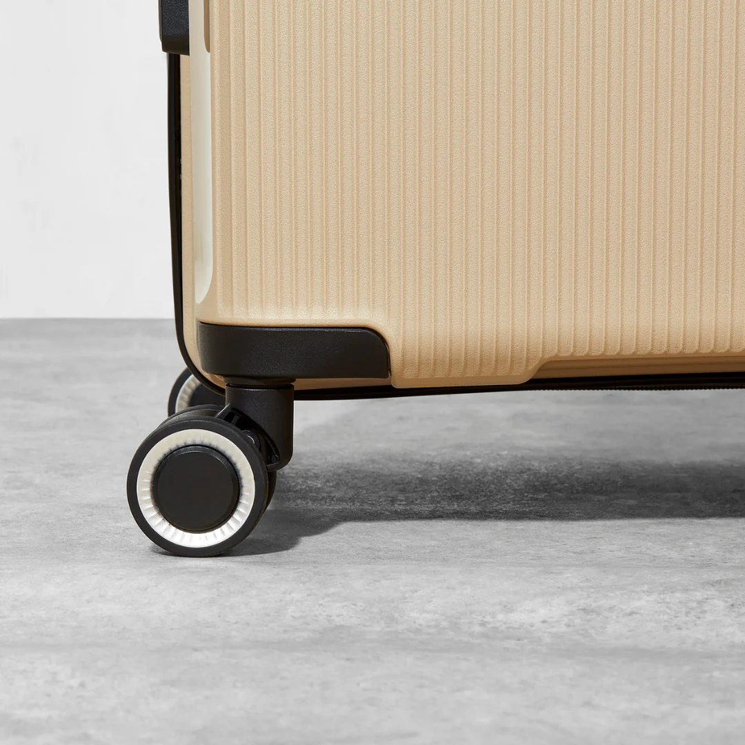 Hudson Medium Suitcase in Champagne - Image 4