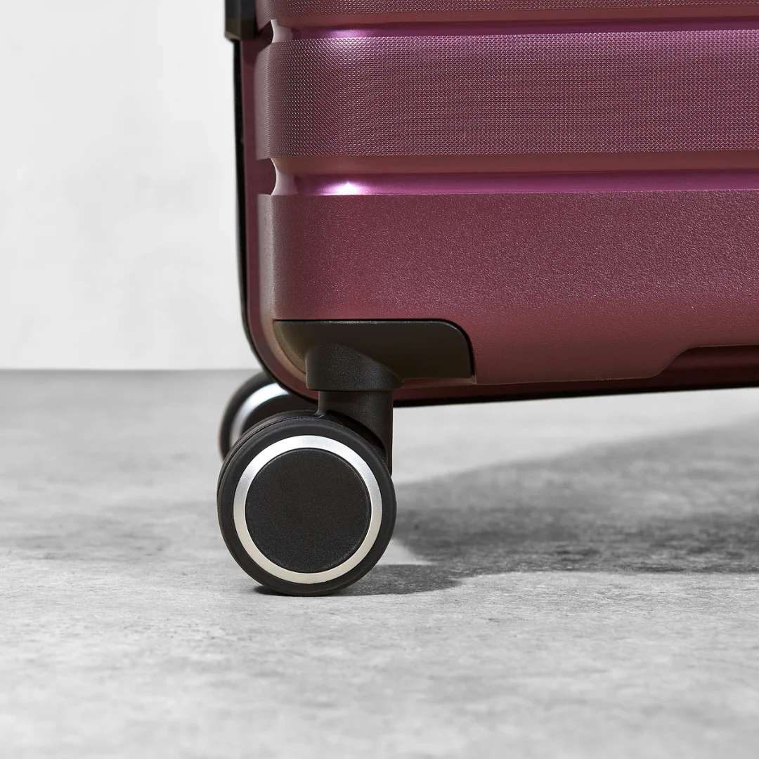 Hydra-Lite Medium Suitcase in Purple - Image 4