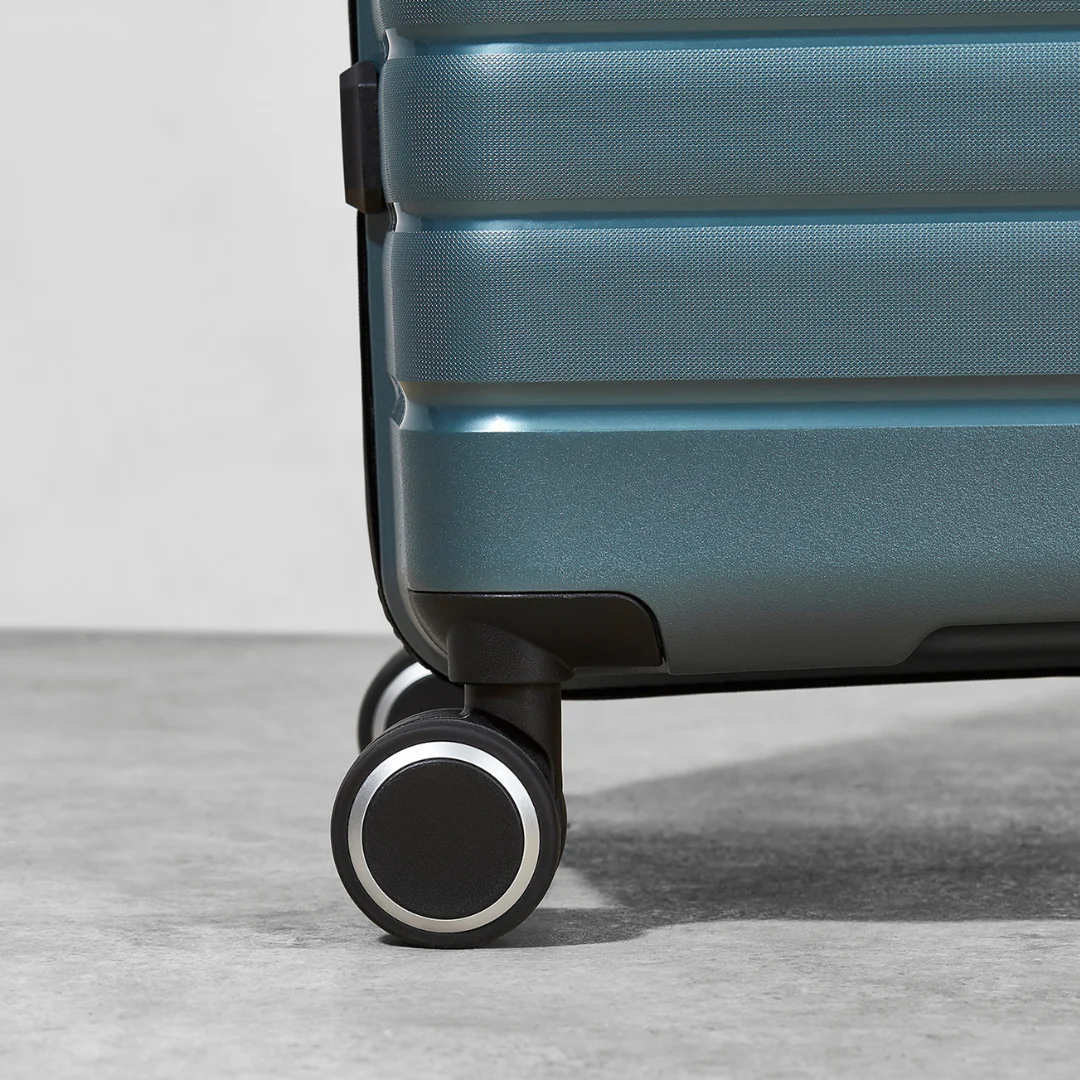 Hydra-Lite Medium Suitcase in Teal - Image 4