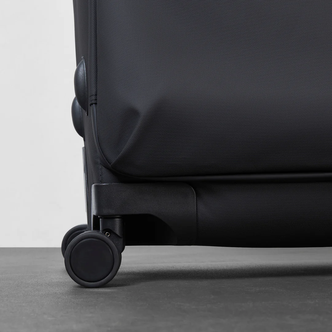 Juniper Small Suitcase in Black - Image 4