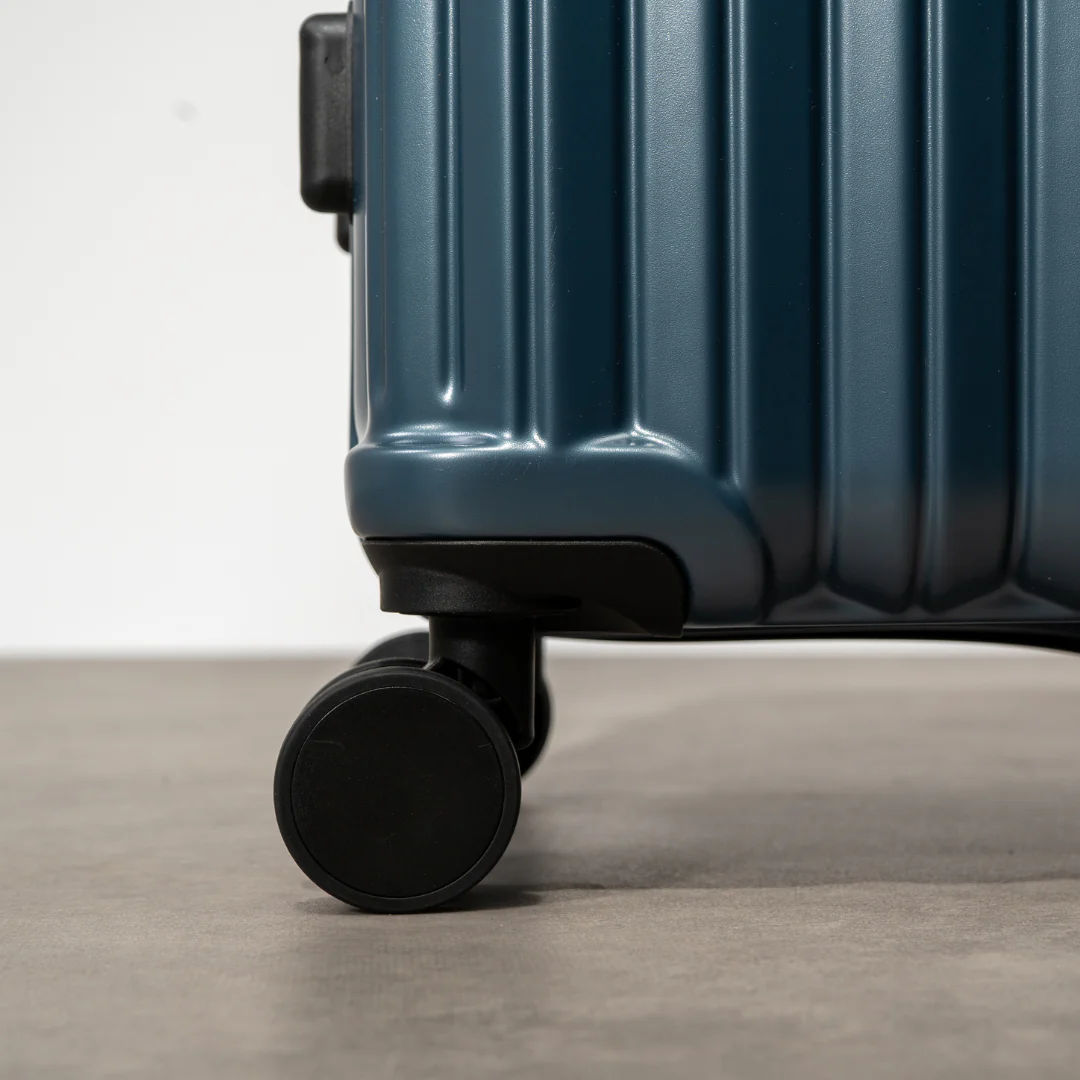 Luna Set of 5 Suitcases in Blue - Image 10