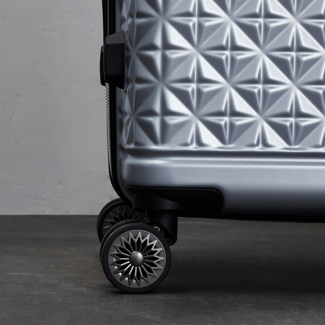 Maya Medium Suitcase in Silver - Image 4
