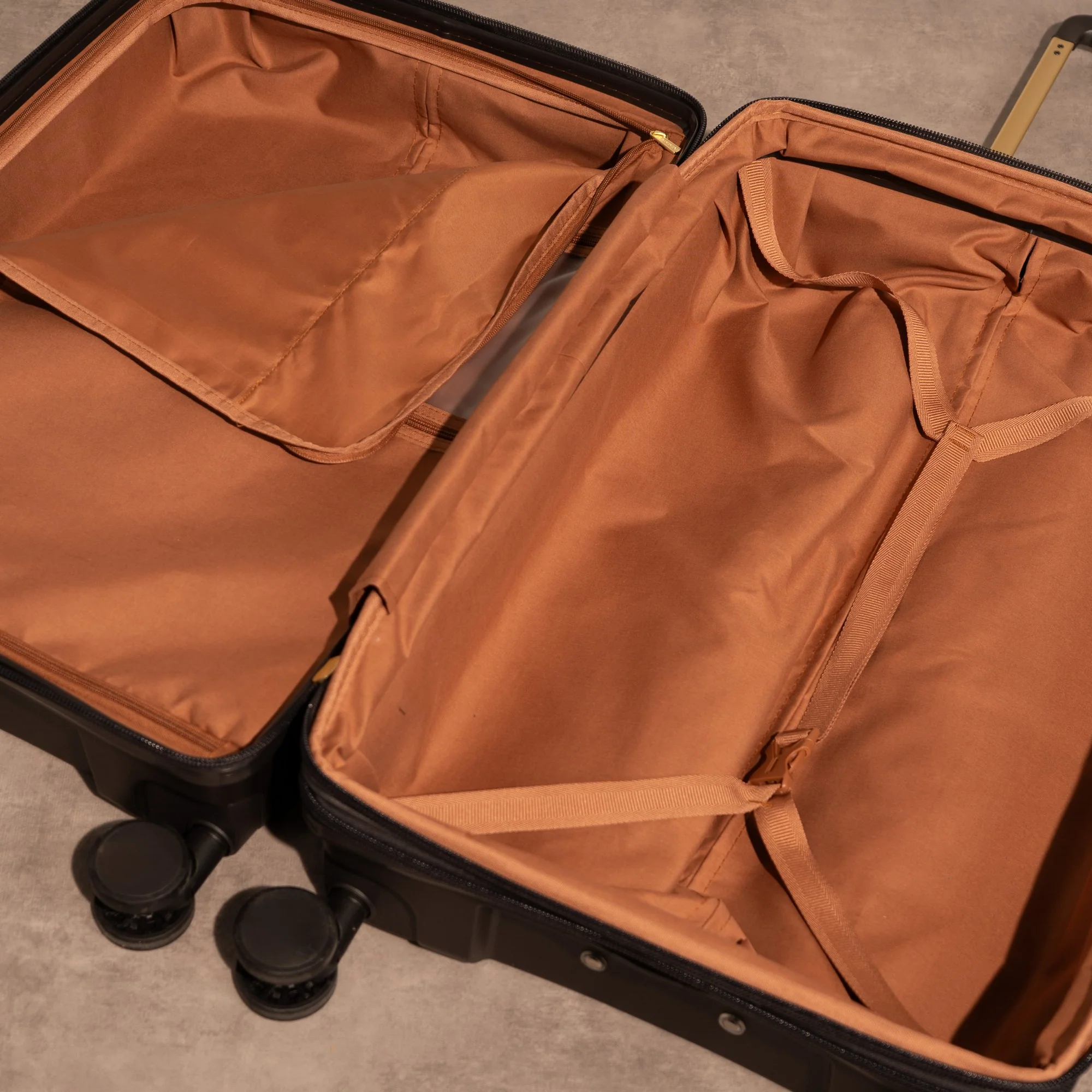 Medina Set of 3 Suitcases in Black Pepper - Image 7