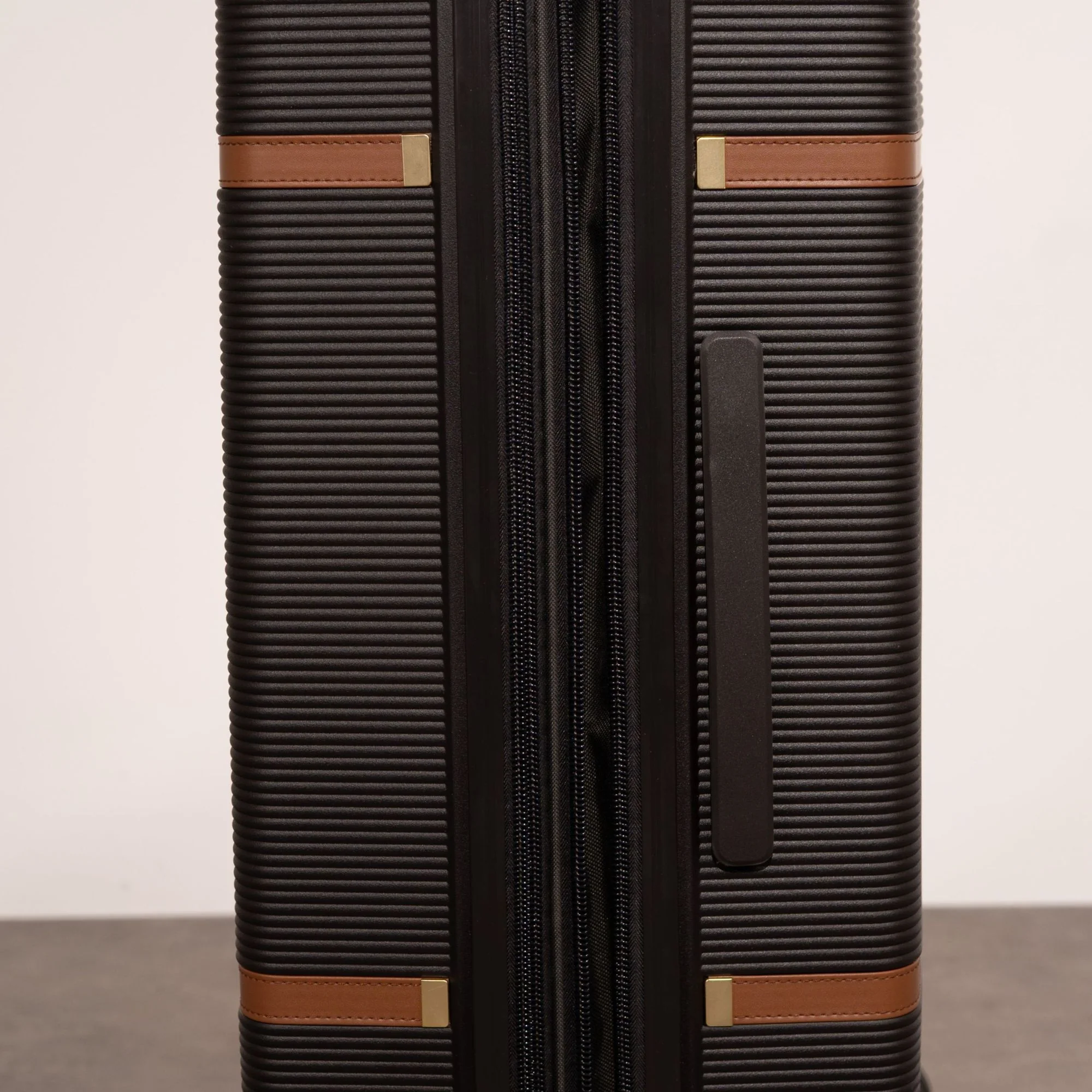 Medina Set of 3 Suitcases in Black Pepper - Image 9