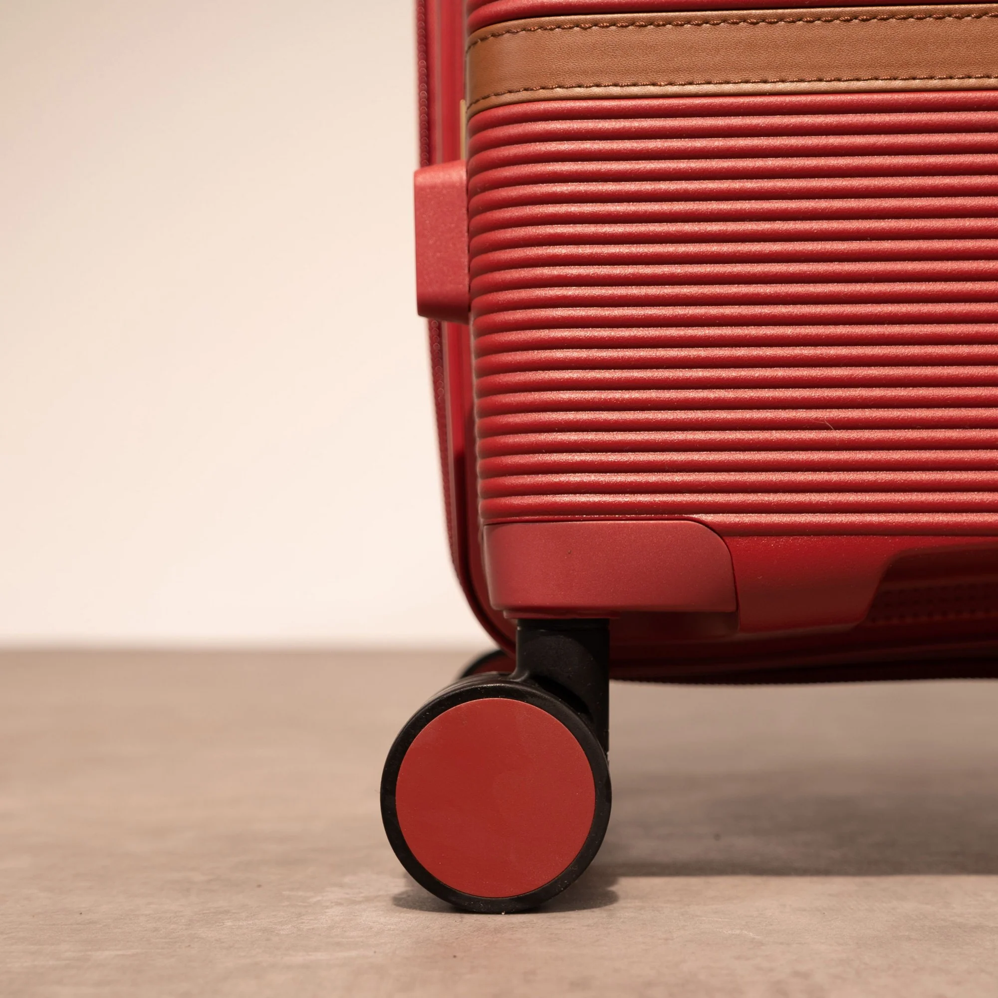 Medina Small Suitcase in Chilli Red - Image 5