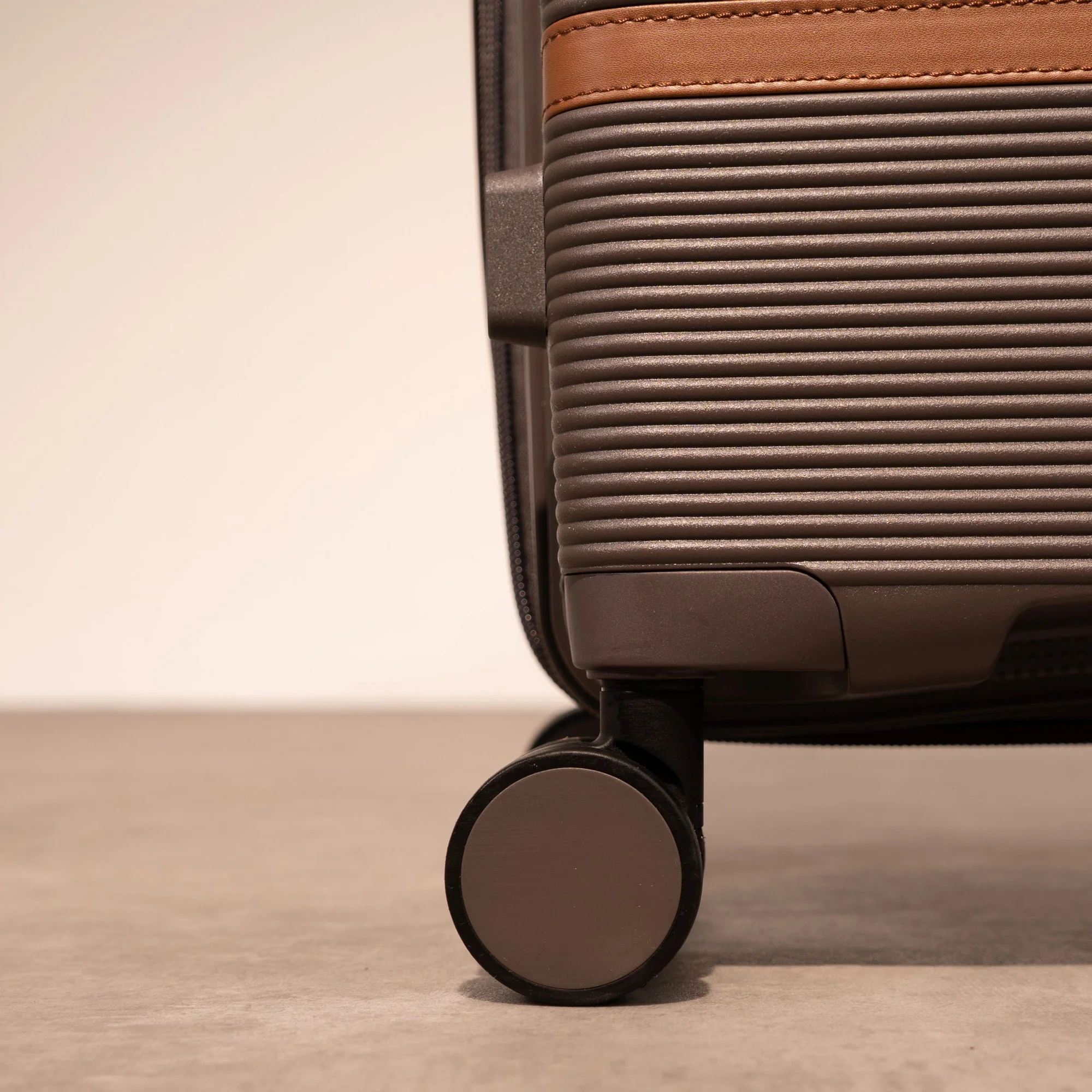 Medina Medium Suitcase in Clove Brown - Image 5