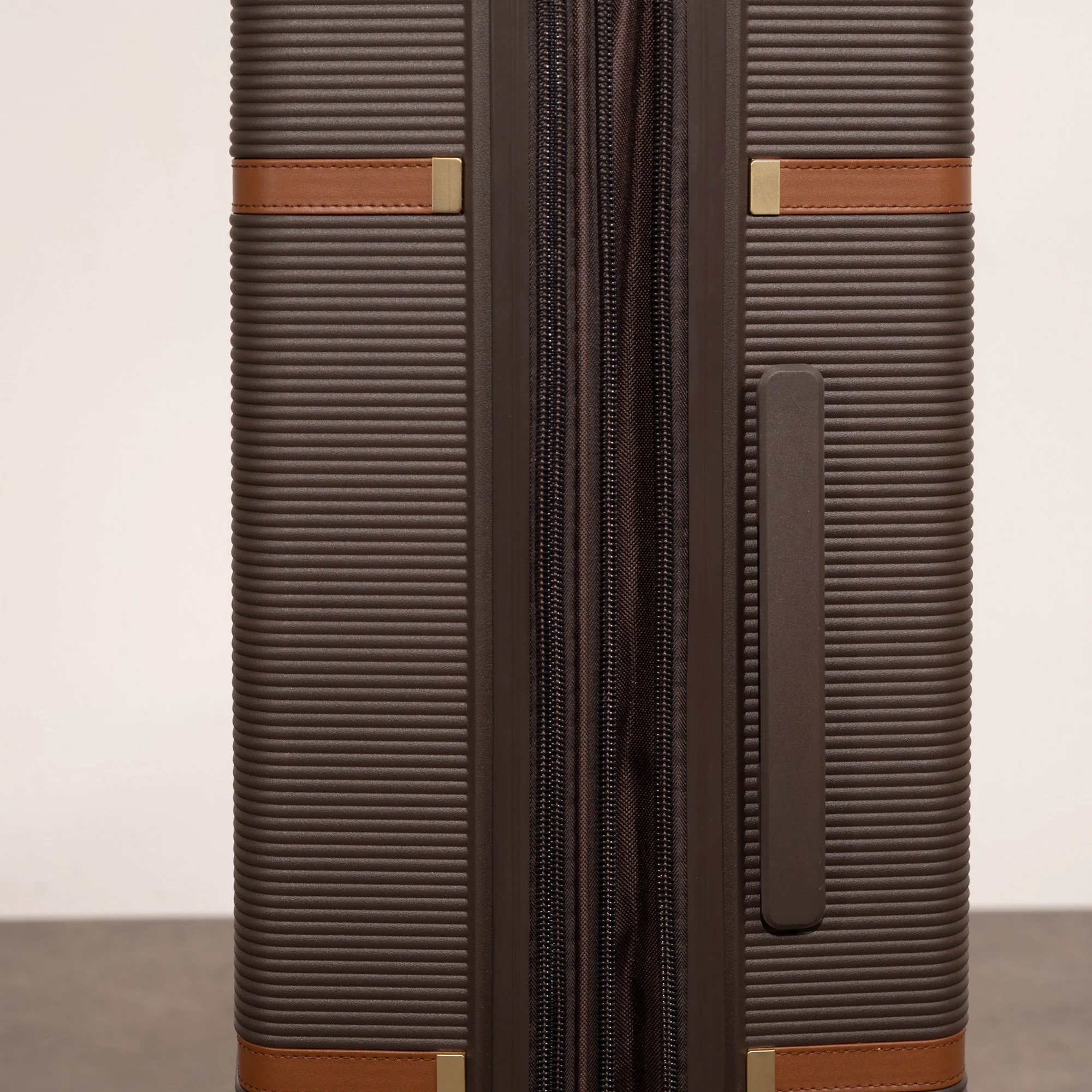 Medina Medium Suitcase in Clove Brown - Image 8