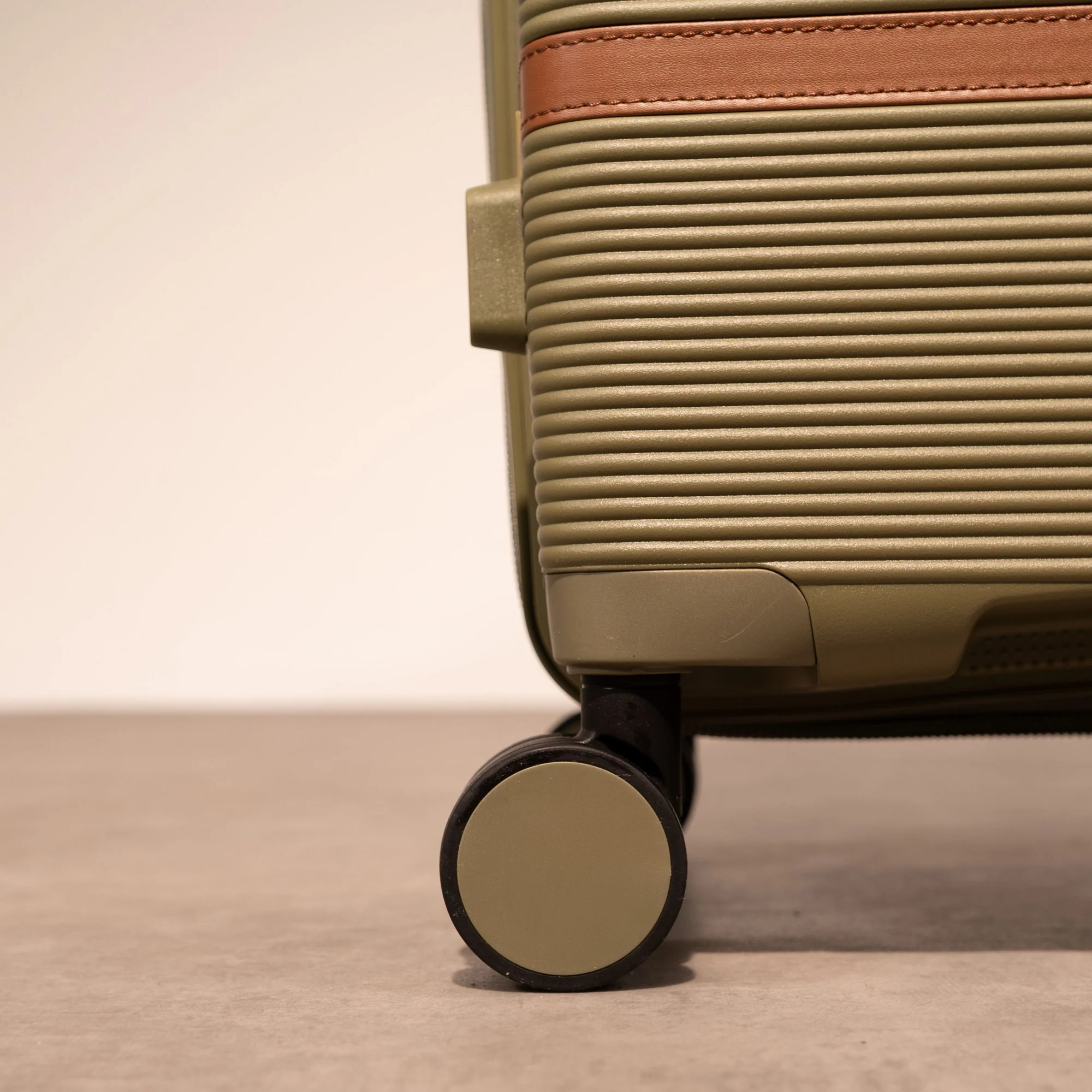 Medina Small Suitcase in Coriander Green - Image 5