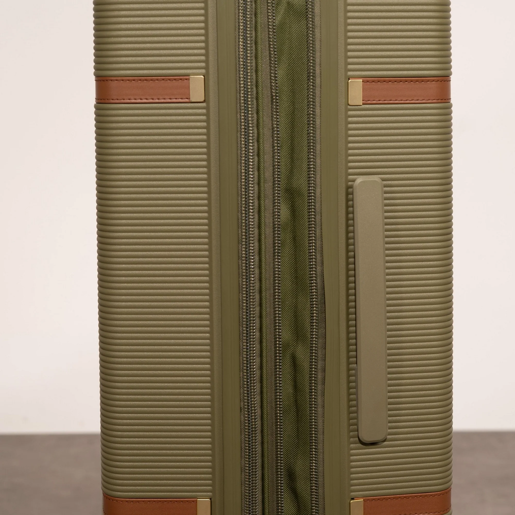 Medina Set of 3 Suitcases in Coriander Green - Image 7
