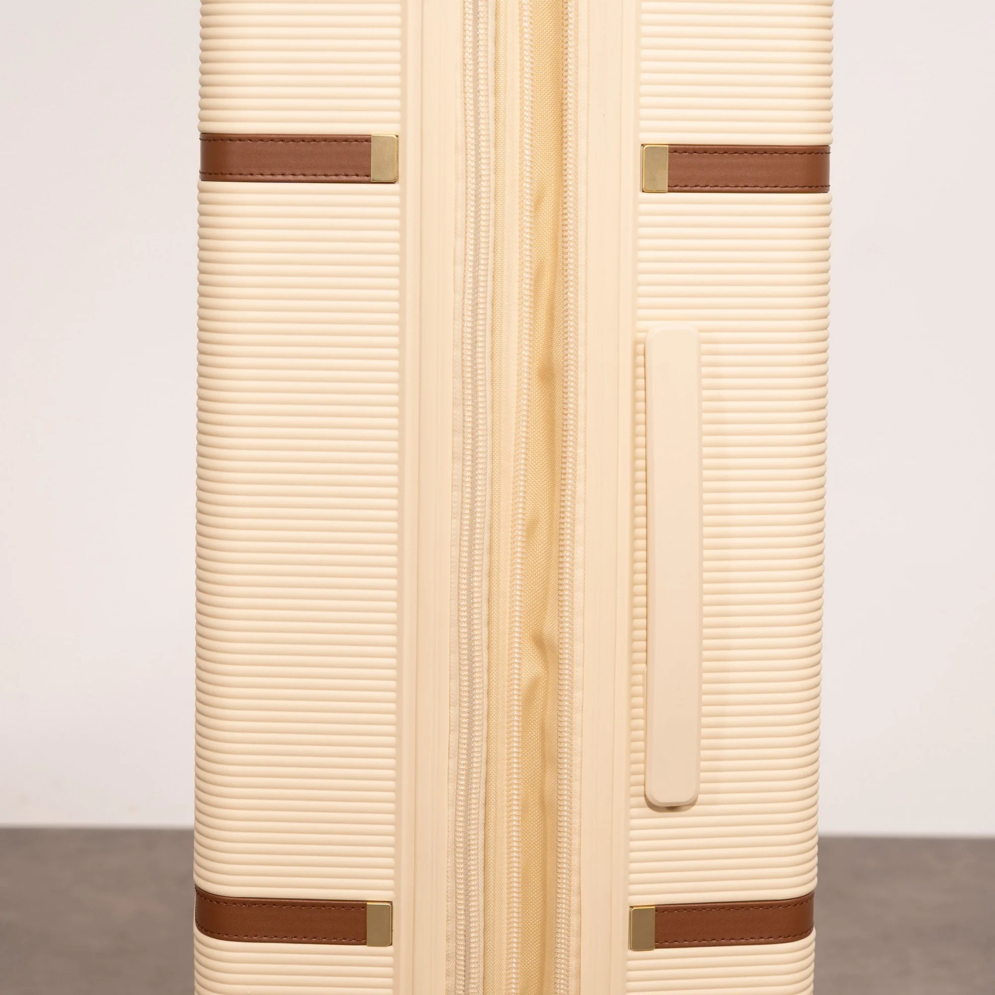 Medina Medium Suitcase in Ginger Cream - Image 7