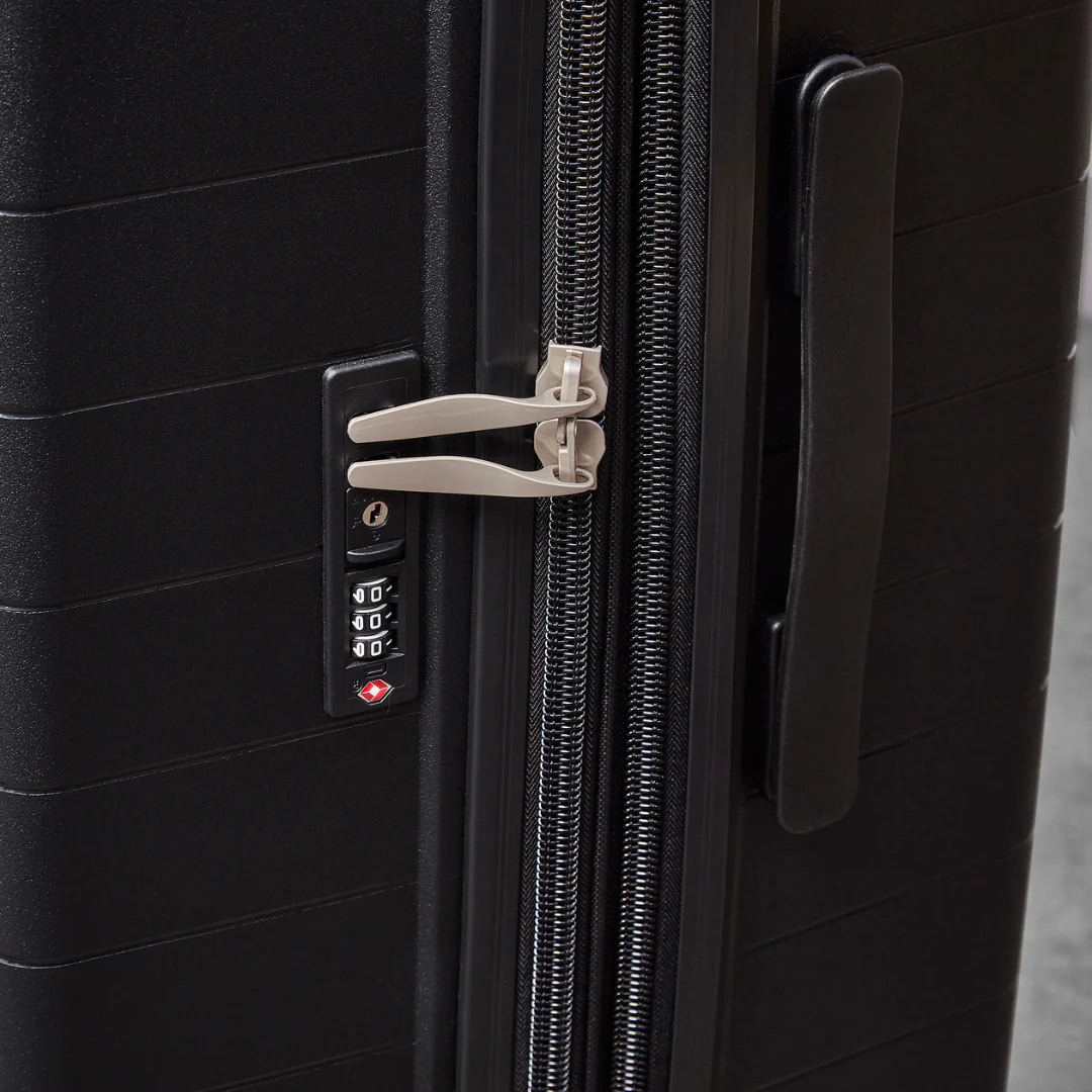 Palma Large Suitcase in Black - Image 6