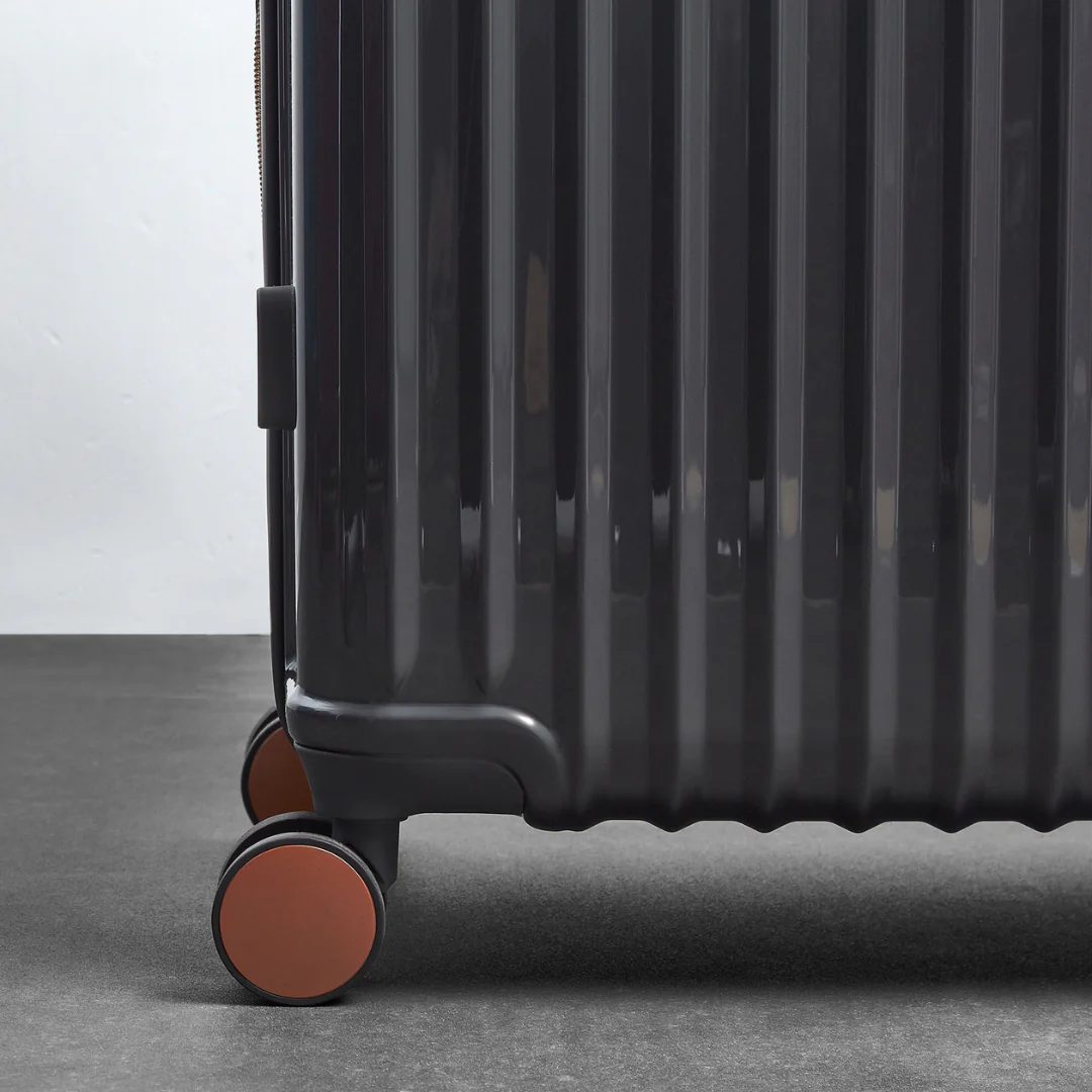 Selene Medium Suitcase in Charcoal - Image 4