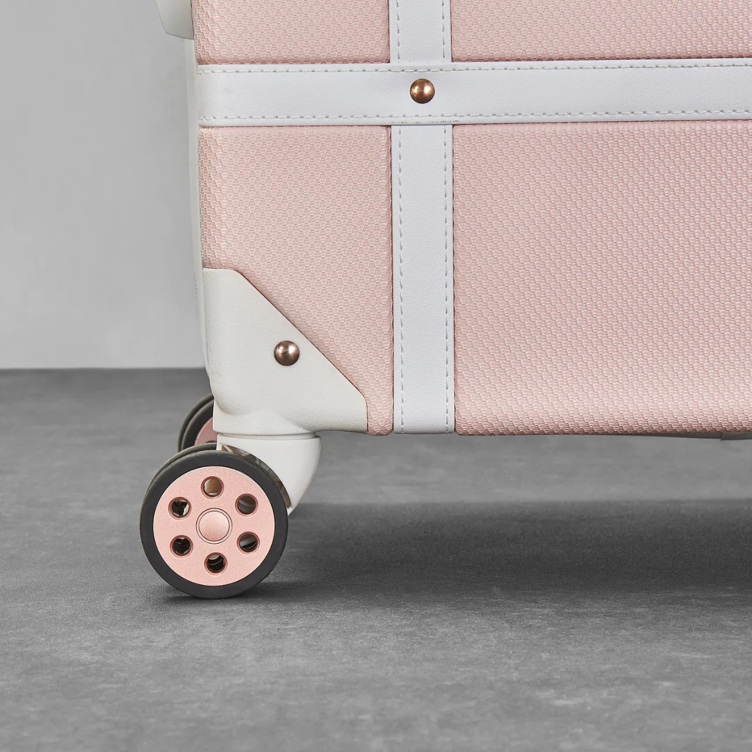 Vintage Set of 4 Suitcases in Baby Pink - Image 6