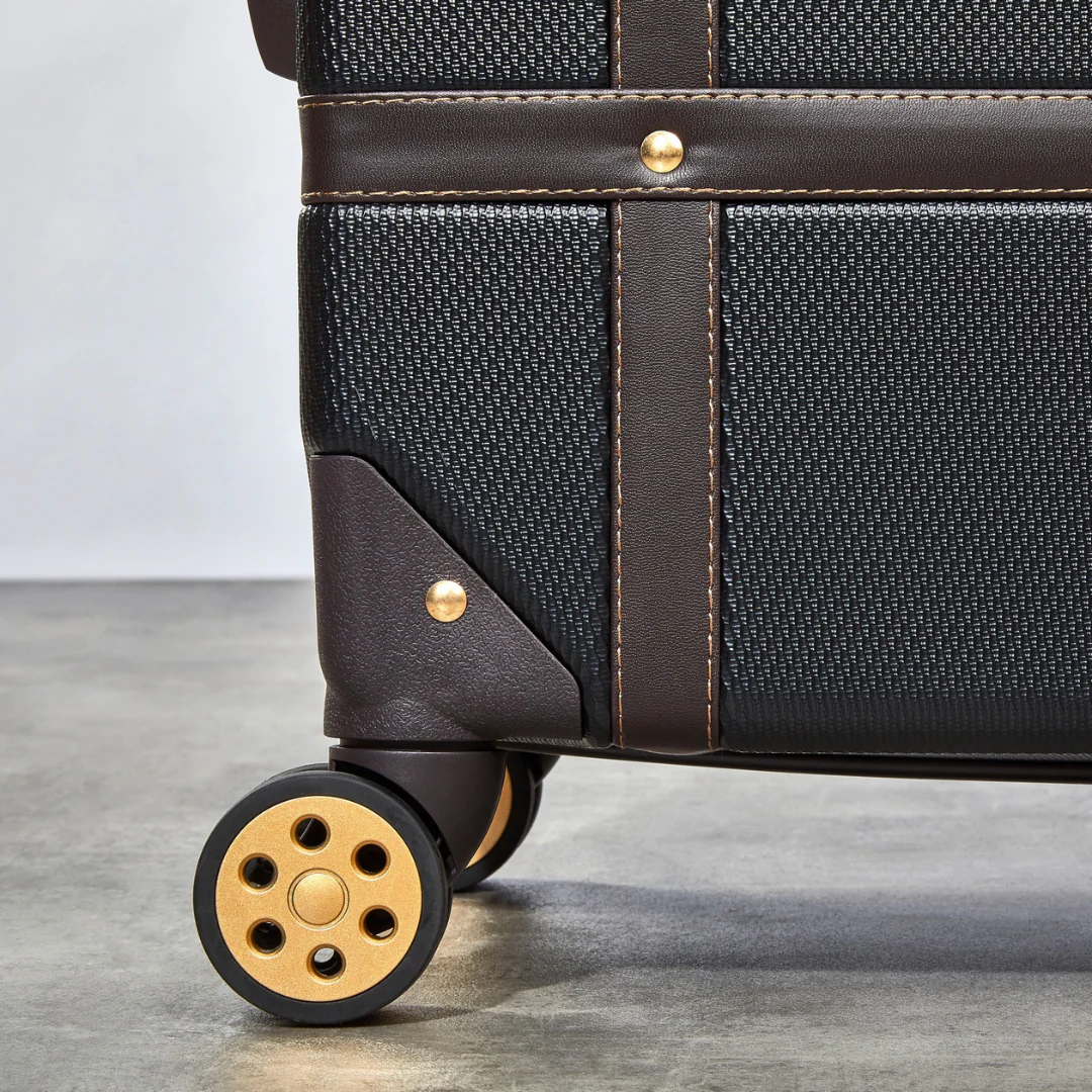 Vintage Set of 4 Suitcases in Black - Image 7