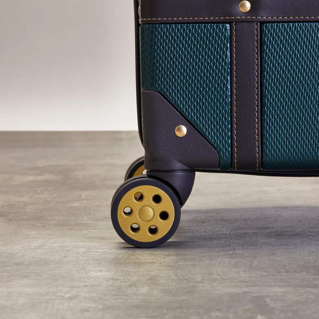Vintage Set of 4 Suitcases in Emerald Green - Image 4