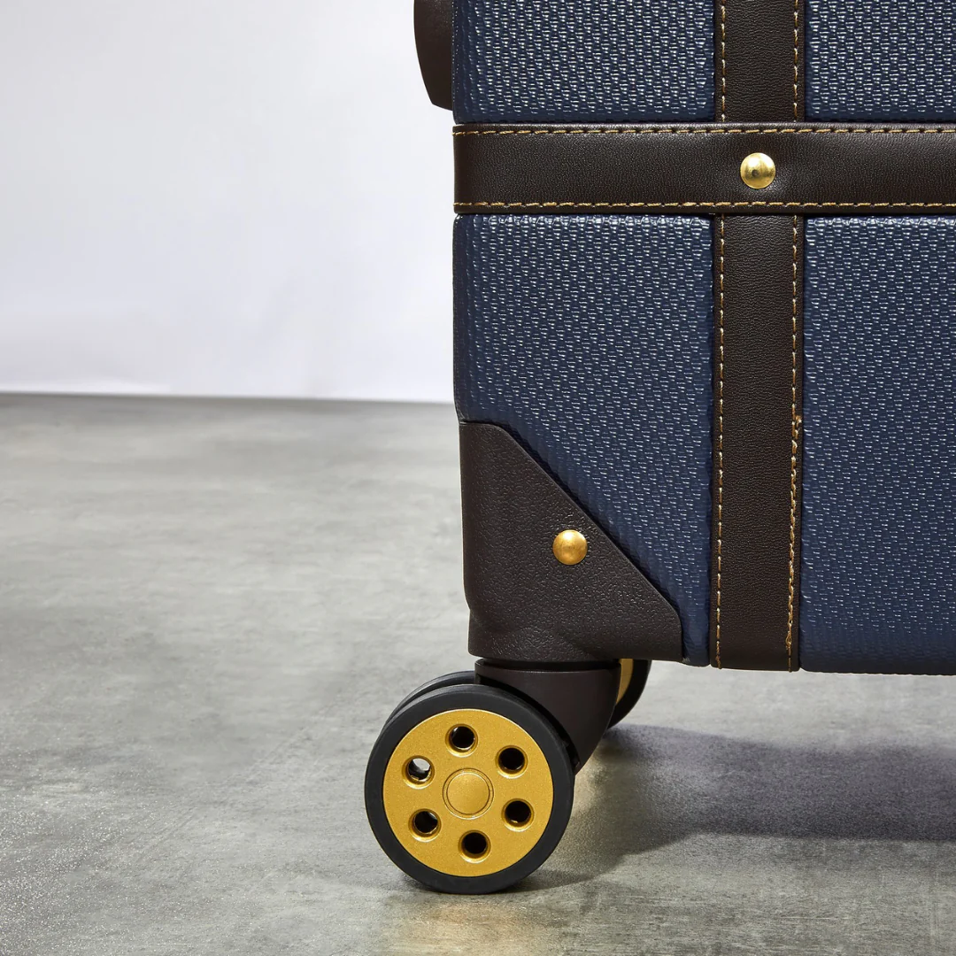 Vintage Set of 4 Suitcases in Navy - Image 7