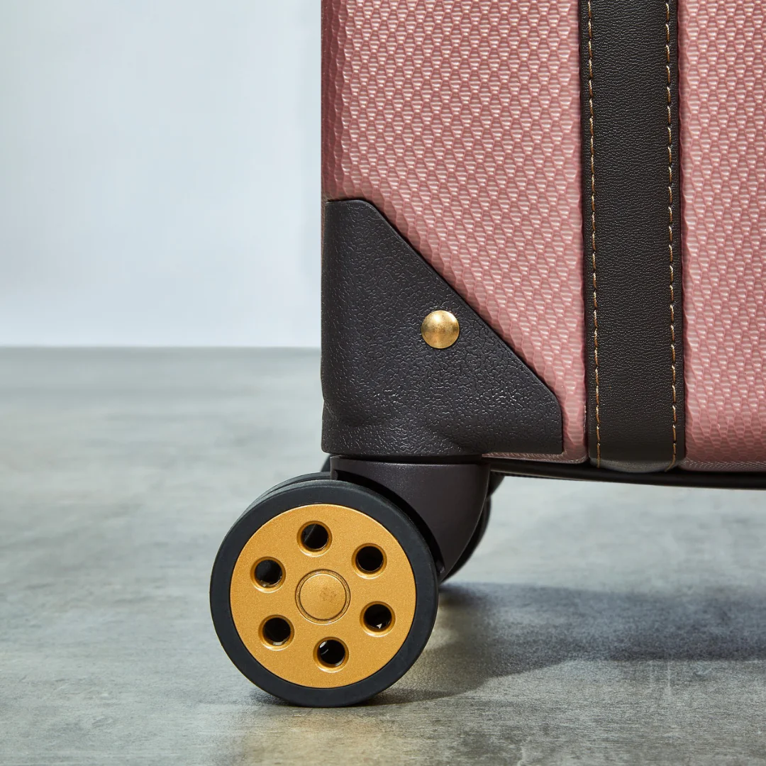 Vintage Set of 4 Suitcases in Rose Pink - Image 10